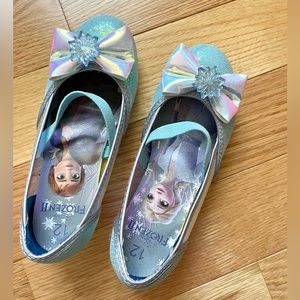 Elsa and Anna dress up shoes